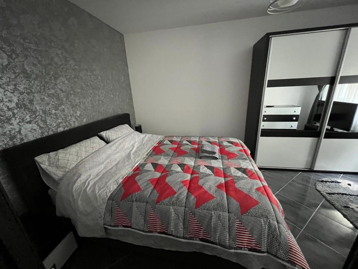 Apartamento Apartament Spatios, Zona Centrala In Iasi Exterior foto